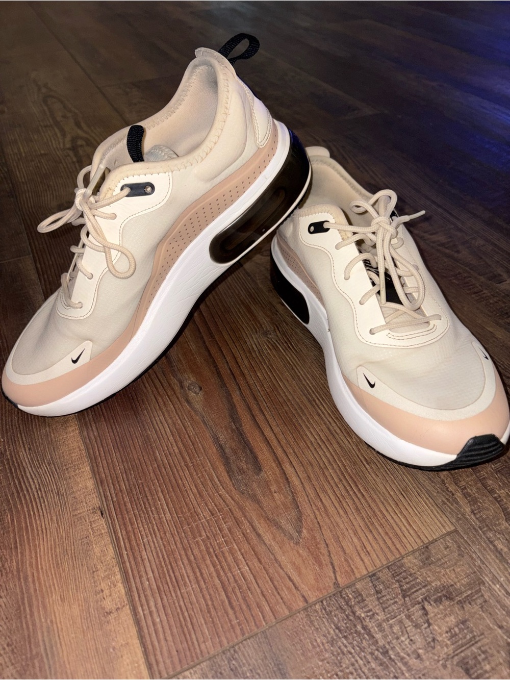 Nike Air Max Dia Low Top Sneakers Pale
Ivory/Bio Beige-Black AQ4312-101
